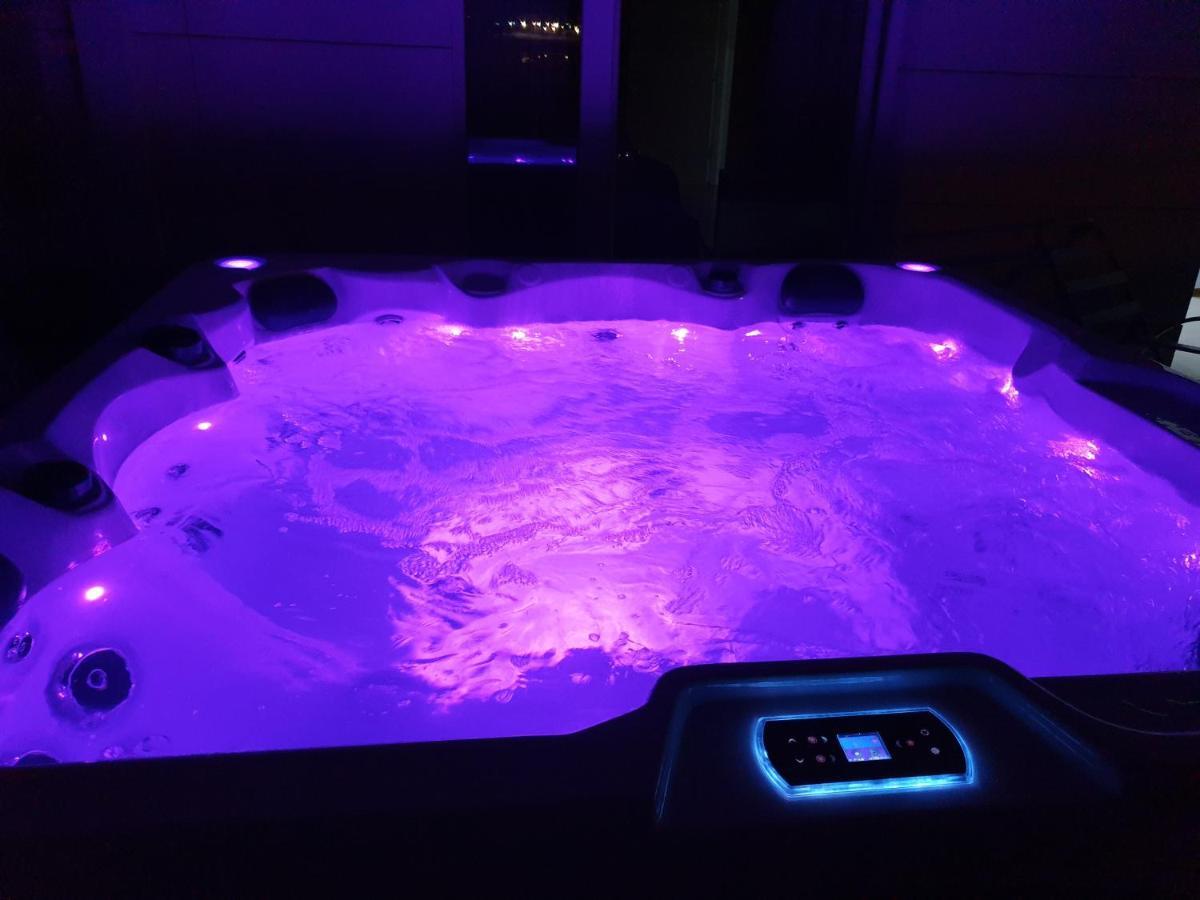 شقة Abelia, Two Terraces, Hot Tub, Free Parking دوبروفينك المظهر الخارجي الصورة